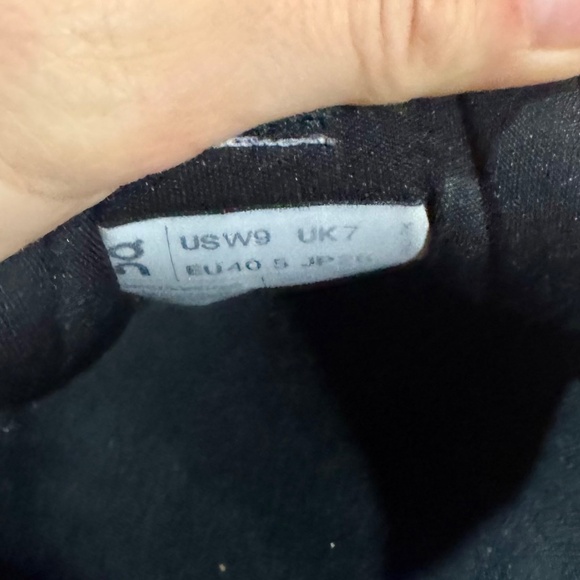 Women’s size 9 ON Cloudsurfer Black - Picture 6 of 6